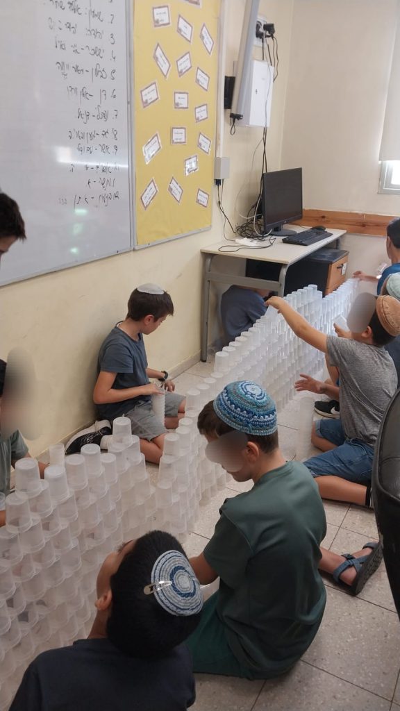 משחקי שיתוף פעולה - כוסות וכדורים