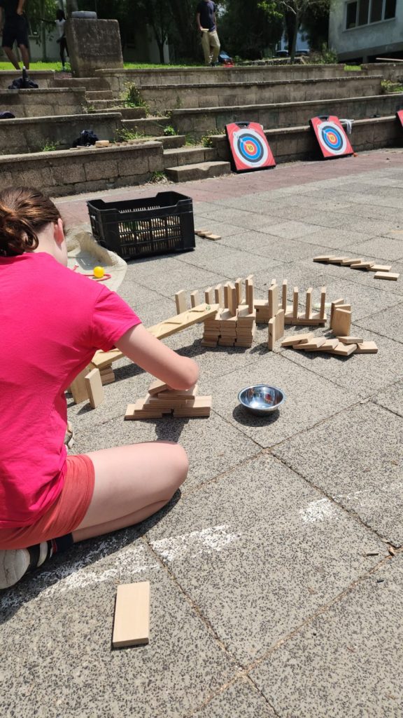 הפנינג תחנות - משחקי עץ